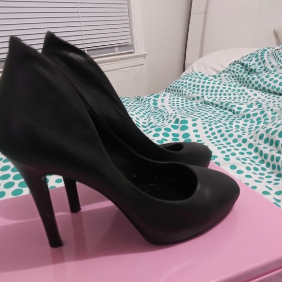 Pumps - Picture 2 of 4